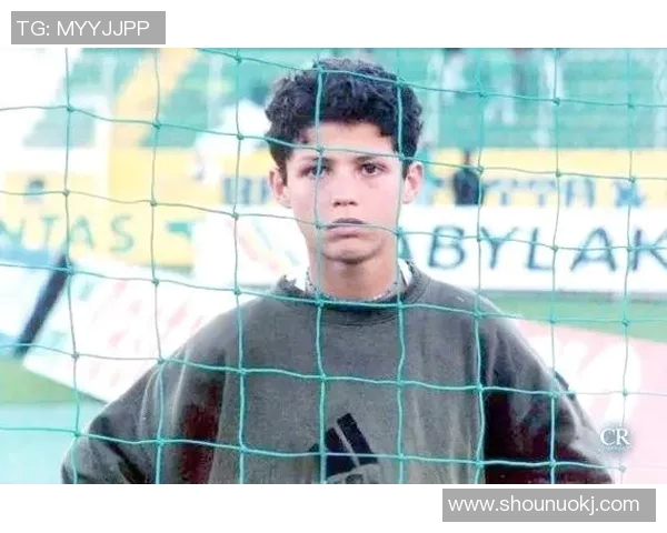 足球天王C罗:从天才少年到全球超级球星的传奇之路 足球天王C罗:从天才少年到全球超级球星的传奇之路