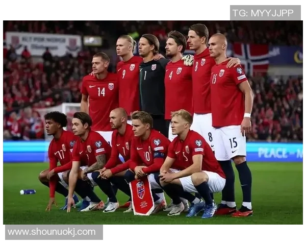 足球球星潇洒转头瞬间引爆全场观众热情与无数球迷激情讨论