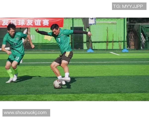 足球球星进球后激情脱球衣展现力量与热血瞬间